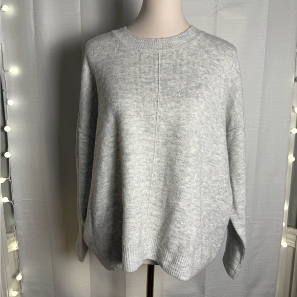 Vince Camuto Sweaters - Vince Camuto Gray Crew Neck Sweater with Relaxed Fit